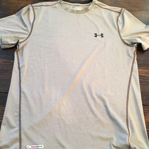 Men’s M Fitted Under Armour Heat Gear Top - gray